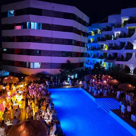 Ella Luxury Piscina & Parcare Apartment *
