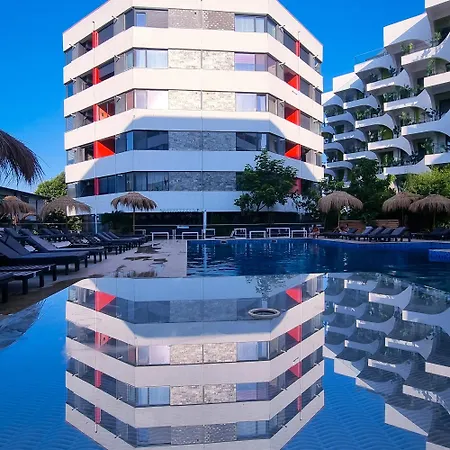 Ella Luxury Piscina & Parcare *