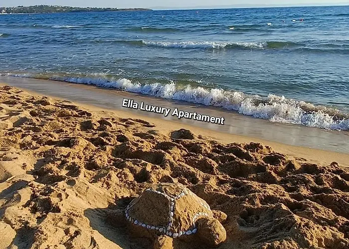 Ella Luxury アパート